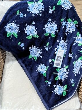NEW Draper James Hydrangea Oversize Beach Towel Preppy Martha's Vineyard